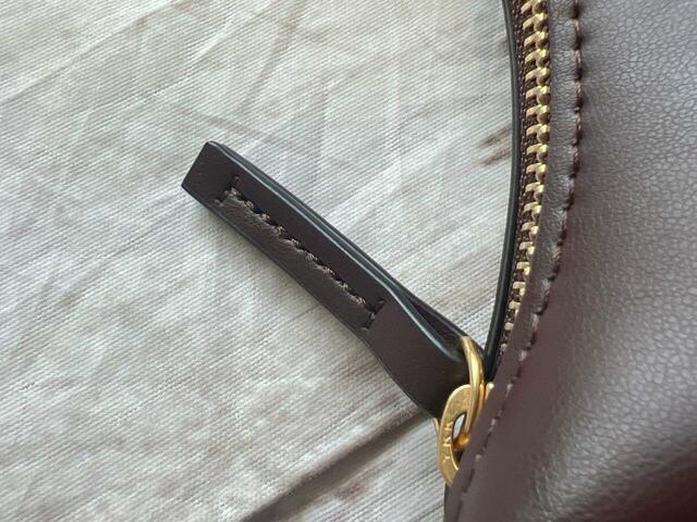 ファスナーチャームもおしゃれ