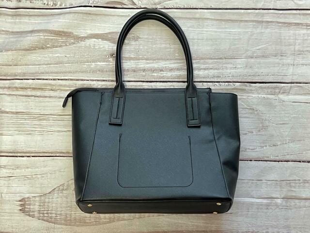 【ファッションセンターしまむら】バックはポケットのステッチデザインつき