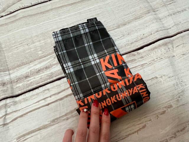 くるくると丸めていき…