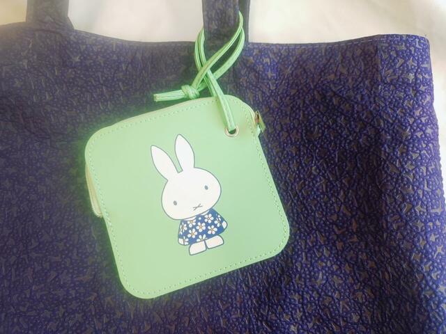 カバンにも取り付けられるので、バッグチャームとしても使用できます