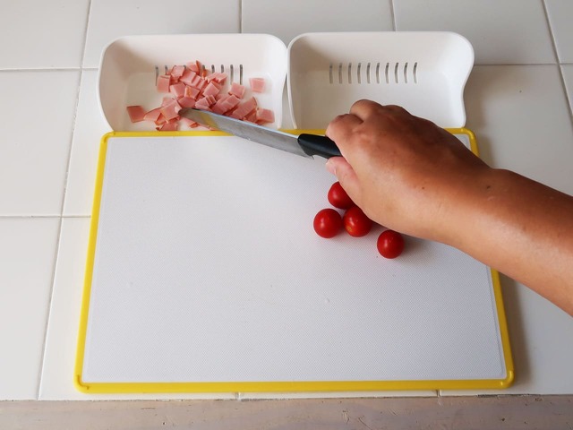 【まな板キャッチャー】細かい食材使用例3