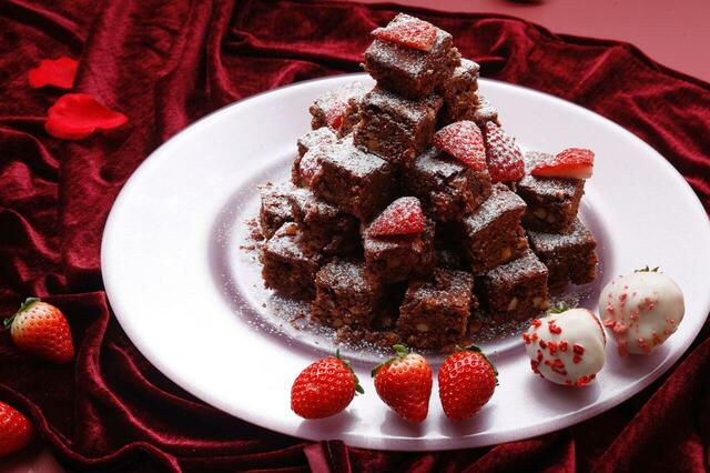 「チョコレートブラウニー（第一弾限定）」＜期間：2026年1月20日～5月12日＞【旬のいちごを贅沢に楽しめるスイーツブッフェが登場！「インターコンチネンタル 東京ベイ」でいちご尽くしの世界へ♪】