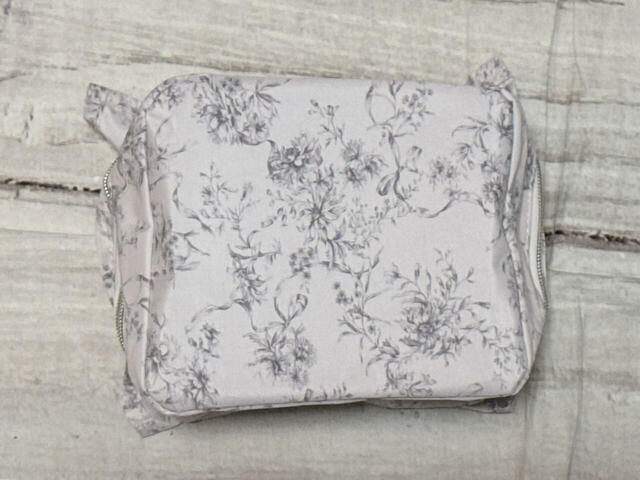 スナイデルホームオリジナルのフラワー＆リボン柄がキュート