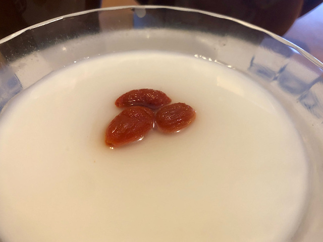 【バーミヤン　アンニンドウフ・ドリンクセット】クリーミーでコクのあるとろ～りとした食感のアンニンドウフ