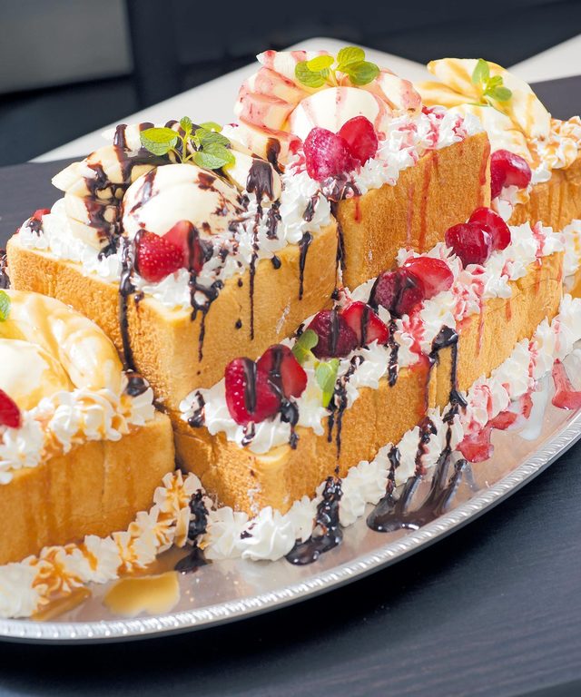 カラオケARROW 八尾駅前店　デカ盛りハニートースト