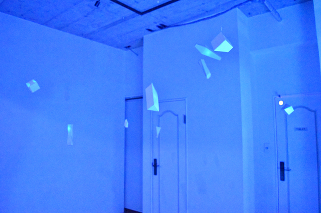 箱の彫刻 (Seishun Nakanoさん作)