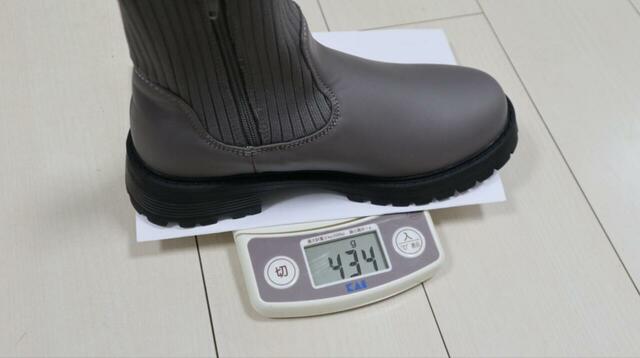 【ワークマン レディースウォームリブソックスブーツ】Lサイズ・片足で約430g。歩くと気にならない重さです◎