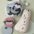 ダイカットクッション(CAT) ¥3,850、ダイカットクッション(DOG) ¥4,180、アイマスク ¥2,200※税込【Afternoon Tea LIVING『Disney CATS&DOGS COLLECTION』】