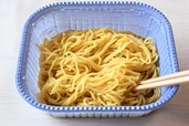 【ニチレイ 冷やし中華】麺がほぐれたら完成