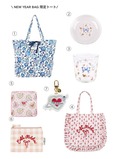 【キャス キッドソン】「2026 NEW YEAR BAG 雑貨6点セットStrawberry Garden 001」9,900円／グラスタンブラー、ガラスプレート、フリルトートバッグ、アクリルキーホルダー、ティッシュポーチ、タオルハンカチ