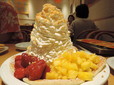 Eggs’n Things（エッグスンシングス）　「ストロベリーホイップクリームとマカデミアナッツ」