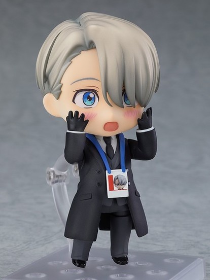 ユーリ on ICE ヴィクトル ニキフォロフ コーチ ねんどろいど フィギュア ユーリ!!! on ICE』ヴィクトル・ニキフォロフがコーチ姿でねんどろいど