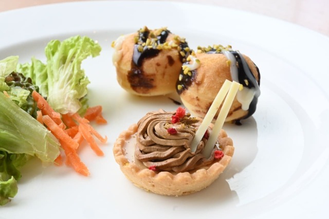 【ヒルトン東京ベイ「BON DANCE」】ビュッフェなので自分なりのお皿で楽しんで♪