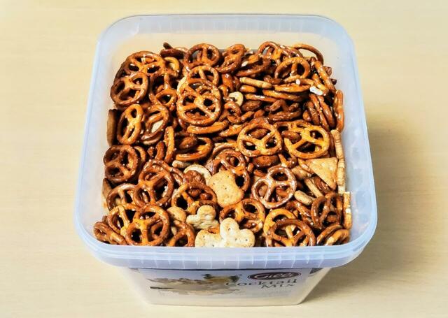 【コストコ プレッツェル＆クラッカー カクテルミックス 1500g 1297円】1.5kg入りというコストコらしい圧倒的な内容量