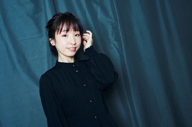 洲崎綾 撮影:友野雄