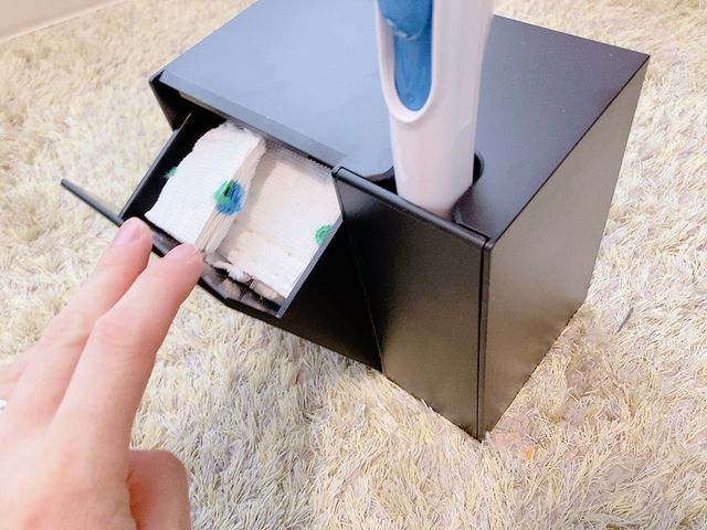 【山崎実業 tower 流せるトイレブラシ＆替えブラシホルダー】カラーはホワイトとブラックの2種類です