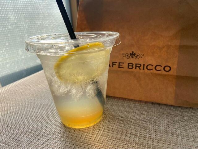 【CAFE BRICCO レモネードウォーター アイス】レモンの輪切りが爽やか