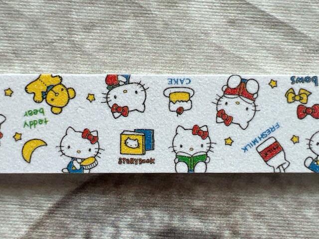 カラフルなキティちゃんの柄がキッチュ♪