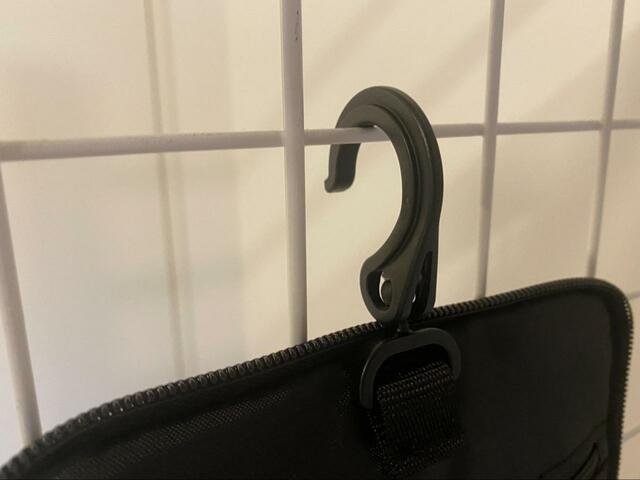 【無印良品　ポリエステル吊して使える洗面用具ケース】このフックが優れもの！