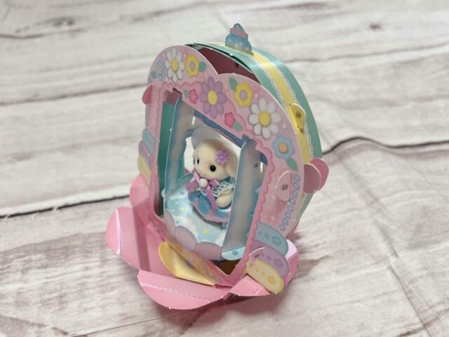 ブランコも厚紙とは思えない豪華さ！