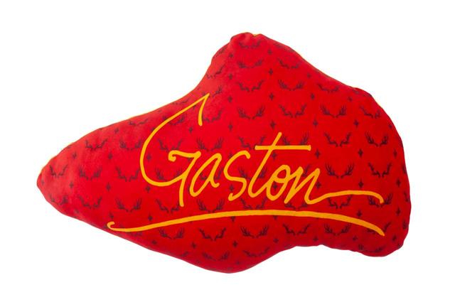 クッション 2300円|縦約40×横約60cm|東京ディズニーリゾート・アプリ、ギャグファクトリー/ファイブ・アンド・ダイム