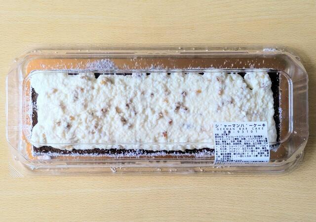 【コストコ ジャーマンバーケーキ 750g 1498円】細長いチョコケーキにココナッツアイシングをプラス