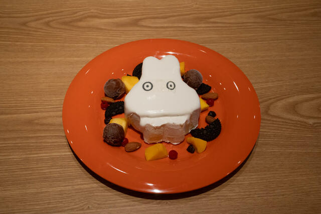 おばけミッフィーのチョコナッツケーキ 1,690円