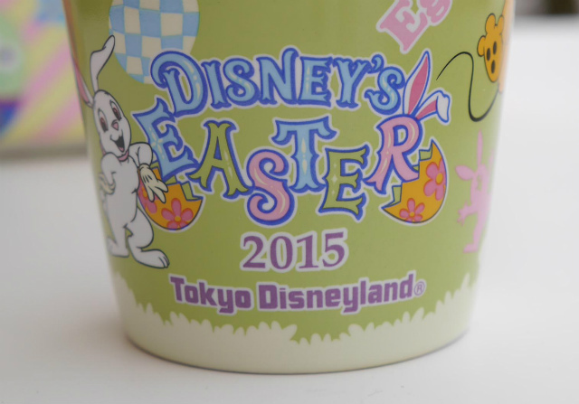 27　カスタードプリン、スーベニアカップ（拡大）／東京ディズニーランド「ディズニー・イースター2015」©Disney