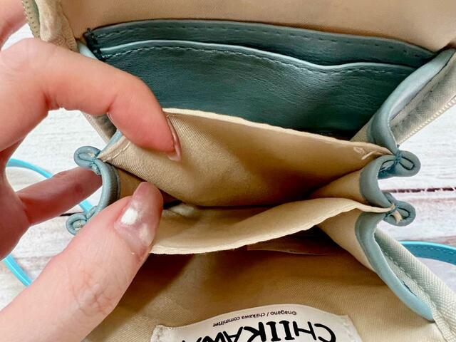 【ファッションセンターしまむら】「ちいかわ」レディース ショルダーバッグ(ハチワレ)内側のポケット④:中央の浅いポケット