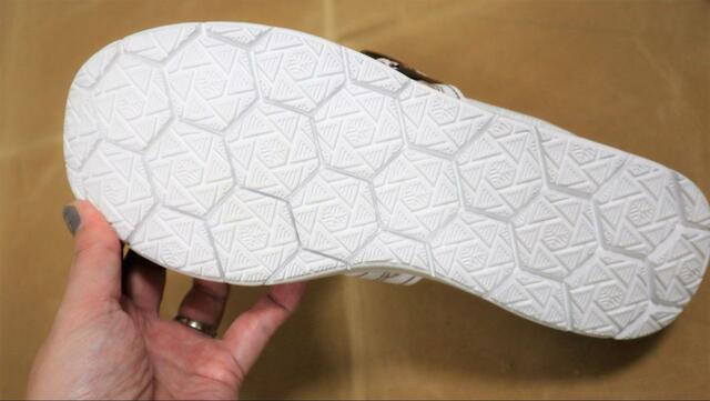 【ワークマン LIGHT(ライト) スリッポン】体育館用シューズに似ている印象