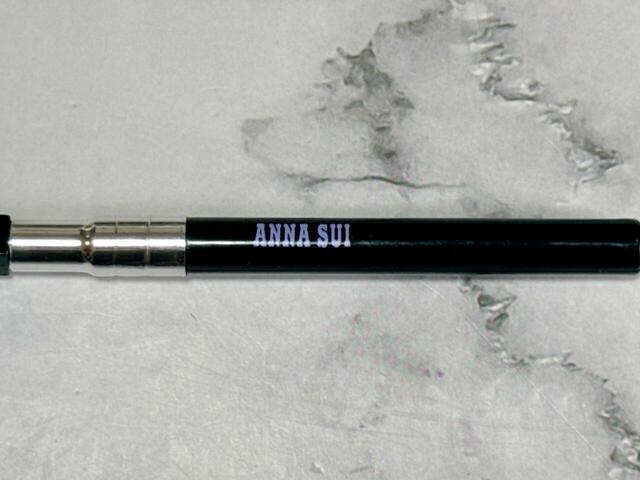 ブラシ&コームも「ANNA SUI」のロゴ入り!