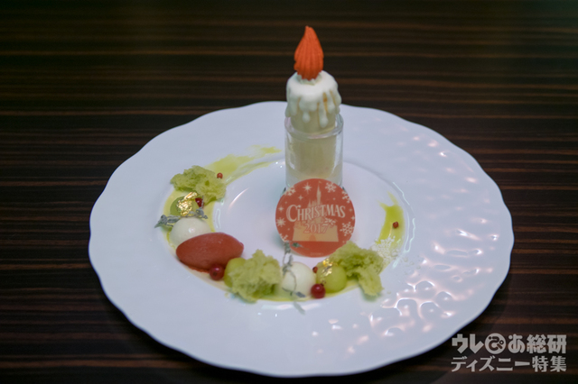 グラン・マニエのパルフェと 柚子風味のホワイトチョコレートムース ピスタチオのマイクロウェーブスポンジ|“クリスマス・ファンタジー”ディナーコース ユールタイド 15,430円|東京ディズニーランドホテル「カンナ」
