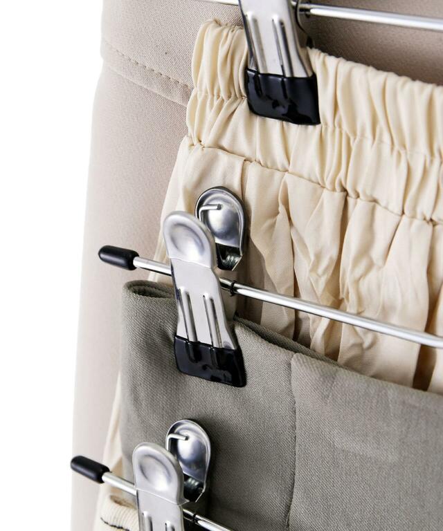 「4連スカートハンガー」330円（税込）