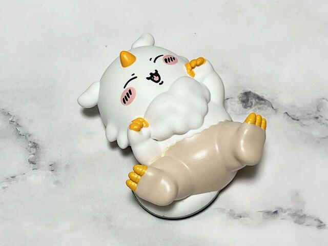 あのこは寝転ばせて飾ることも可能！