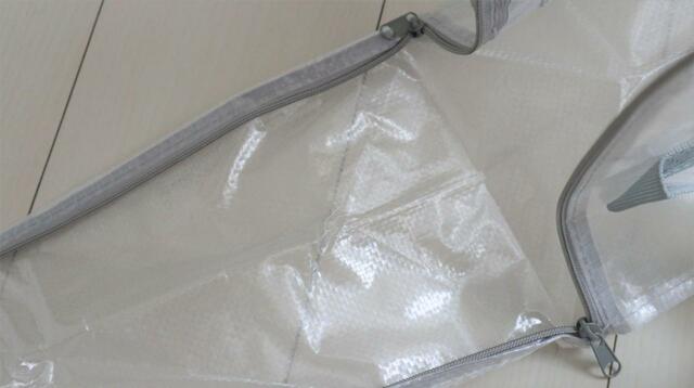 【3COINS クリアボックスバッグ縦:L】ファスナーはぐるりと3面にあり、ガバッと開く