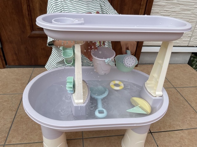【3COINS＋plus ウォーターテーブル／KIDS外遊び】時間も忘れるほど遊べる
