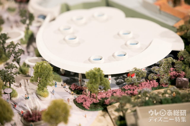 ベイマックスのアトラクション。スティッチ・エンカウンター側から。看板がありこちら側が入り口のよう。