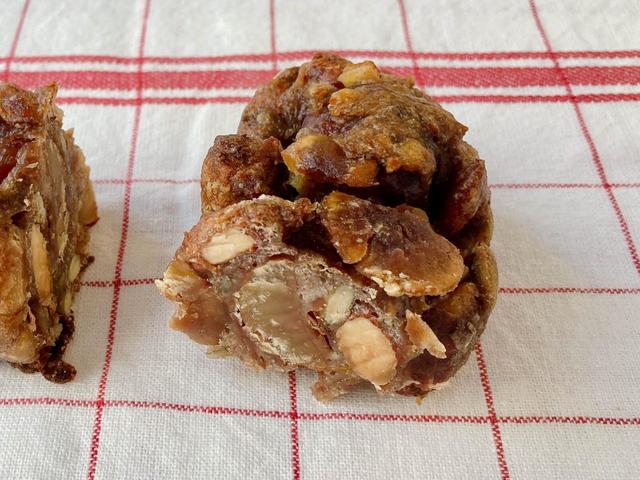 栗やマカデミアナッツがごろごろ入っている／ブーランジェリー パティスリー トレトゥール アダチ