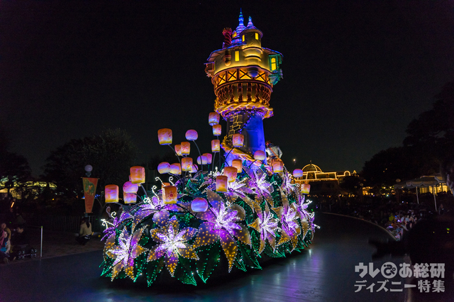 クリスマスバージョン「東京ディズニーランド・エレクトリカルパレード・ドリームライツ」(2016年)|東京ディズニーランド「クリスマス・ファンタジー」