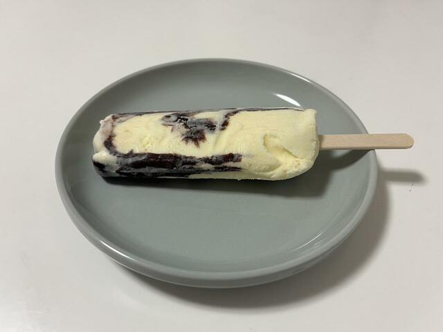 【シャトレーゼ チョコバッキー バニラ】固いチョコレートがたっぷり入っています