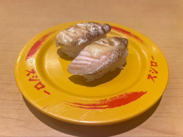 【スシロー サーモンちーず】140円(税込)サーモンとチーズを炙ったら旨いに決まってます!