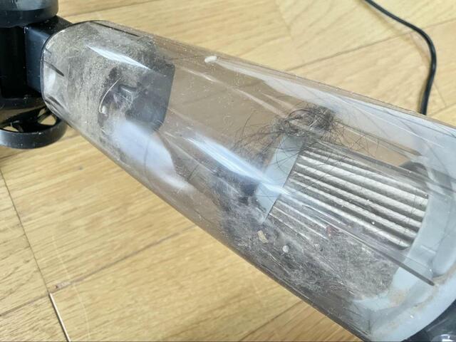 【激安スティック掃除機】絨毯の上もフルパワーで吸い込みます