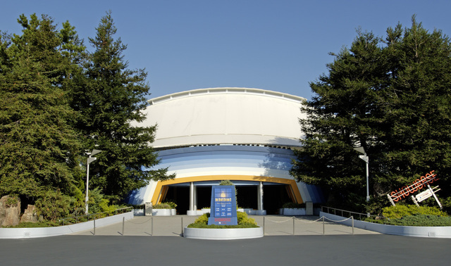 「ワンマンズ・ドリームⅡ - ザ・マジック・リブズ・オン」が公演されるショーベース