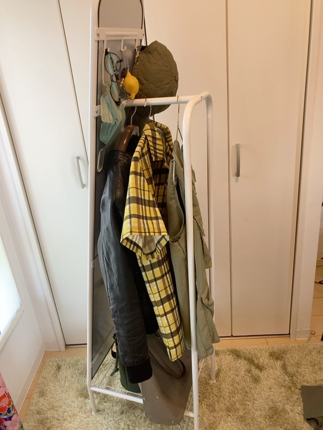 【ニトリ ハンガー付きスタンドミラー ストレージ2】賃貸などの狭い部屋でもスペースを節約できます