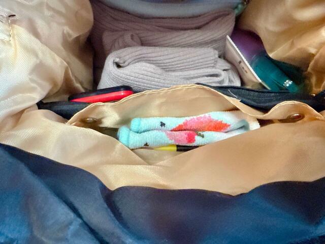 6のオープンポケットには、タオルハンカチとティッシュをイン