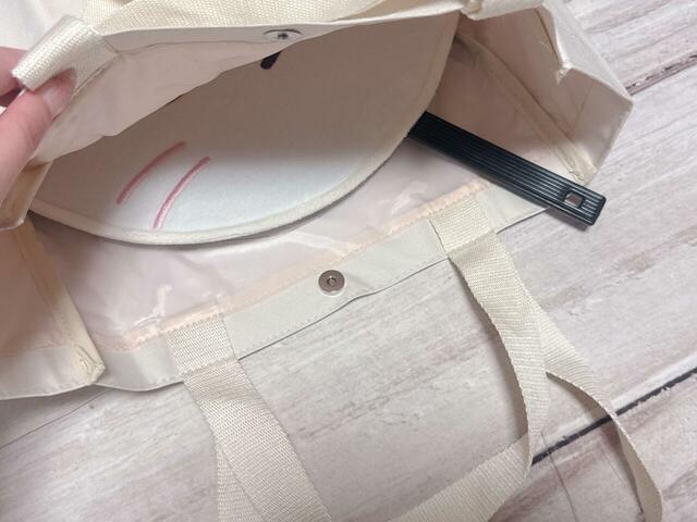 カバーに入れた応援うちわもラクラク収納可能！推し活にもおすすめ