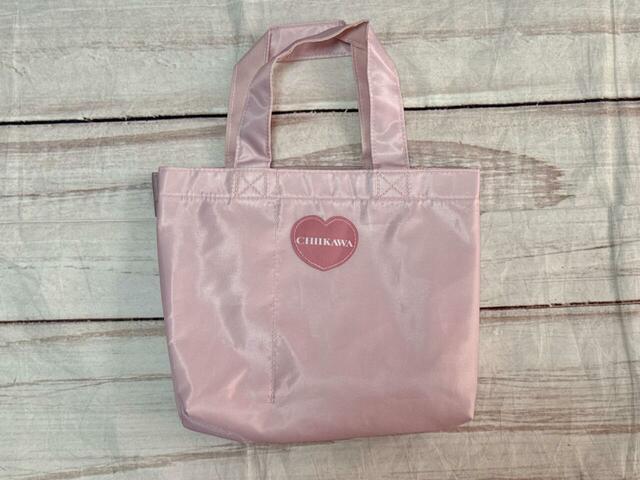 バックにもかわいいワッペン付き