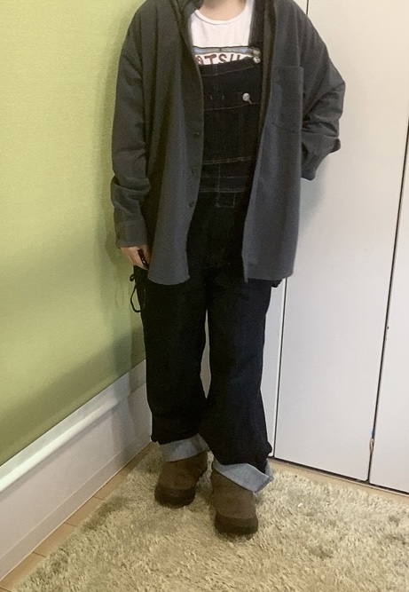 【ワークマン 防寒ケベックショート】ゆるっとしたコーデュロイシャツと合わせて