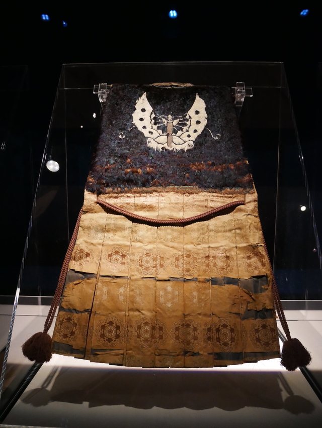 陣羽織 黒鳥毛揚羽蝶模様　織田信長所有　安土桃山時代・16世紀 東京国立博物館