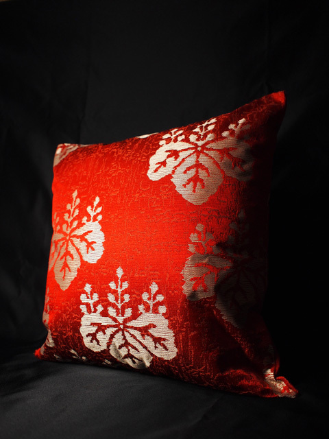 「ホテルオークラ東京」壁紙を再利用したクッション（平安の間）